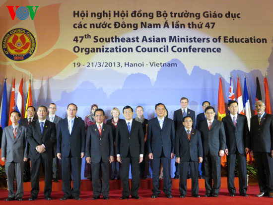 Ministros de Educación de la ASEAN reunidos en Hanoi